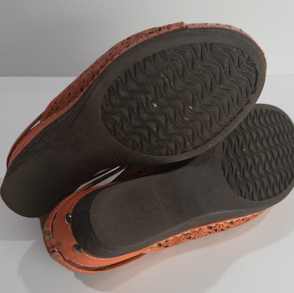 Vintage Clog Sandals - Picture 8 of 10